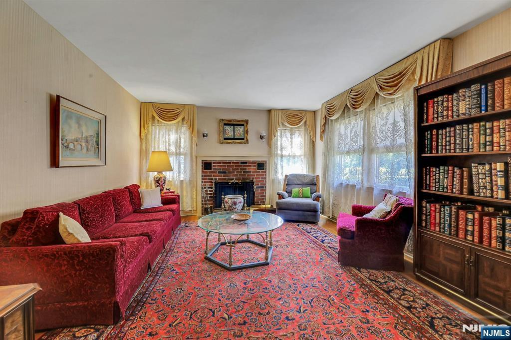 979 River Road