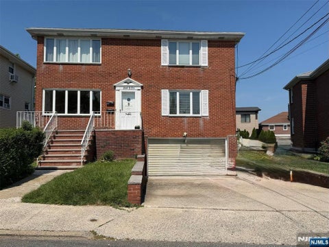 Photo of 805 Harvard Pl #2, Fort Lee, NJ 07024 (MLS # 26017950)