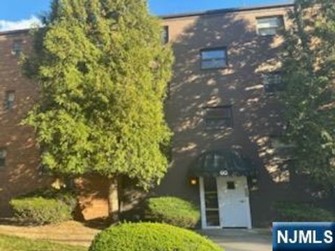 Photo of 60 Vanderbeck Pl #2c, Hackensack, NJ 07601 (MLS # 25030669)