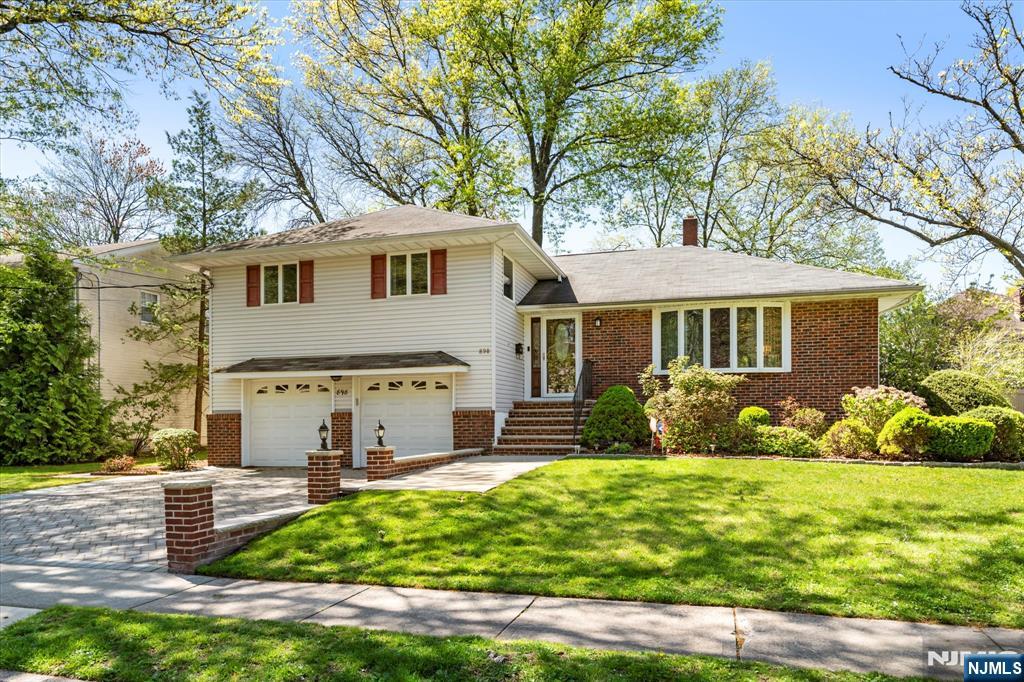 Property for Sale at 898 Columbus Drive, Teaneck, New Jersey - Bedrooms: 5 
Bathrooms: 4 
Rooms: 11  - $890,000