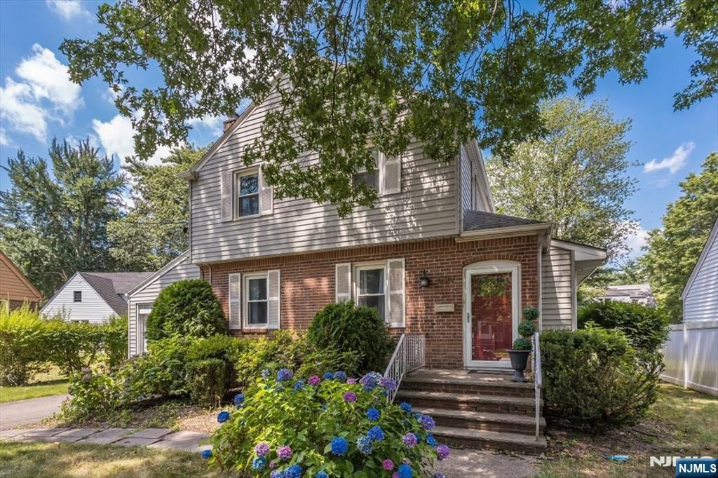 Photo of 699 Kent Avenue, Teaneck, NJ 07666 (MLS # 25026342)