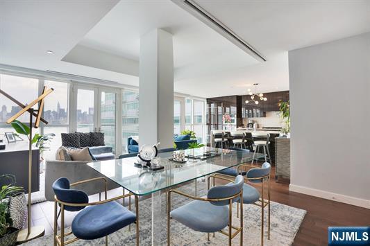800 Ave At Port Imperial 811, Weehawken, New Jersey - 3 Bedrooms  
2 Bathrooms  
6 Rooms - 