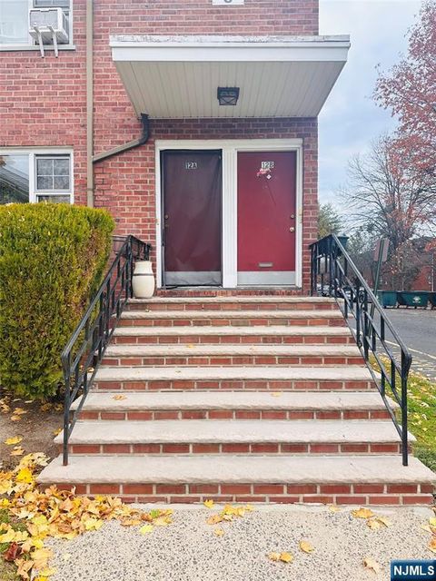 Photo of 241 W Passaic St #12B, Rochelle Park, NJ 07662 (MLS # 25041328)
