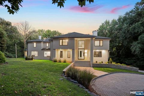 Photo of 1 Lambs Lane, Cresskill, NJ 07626 (MLS # 25028325)