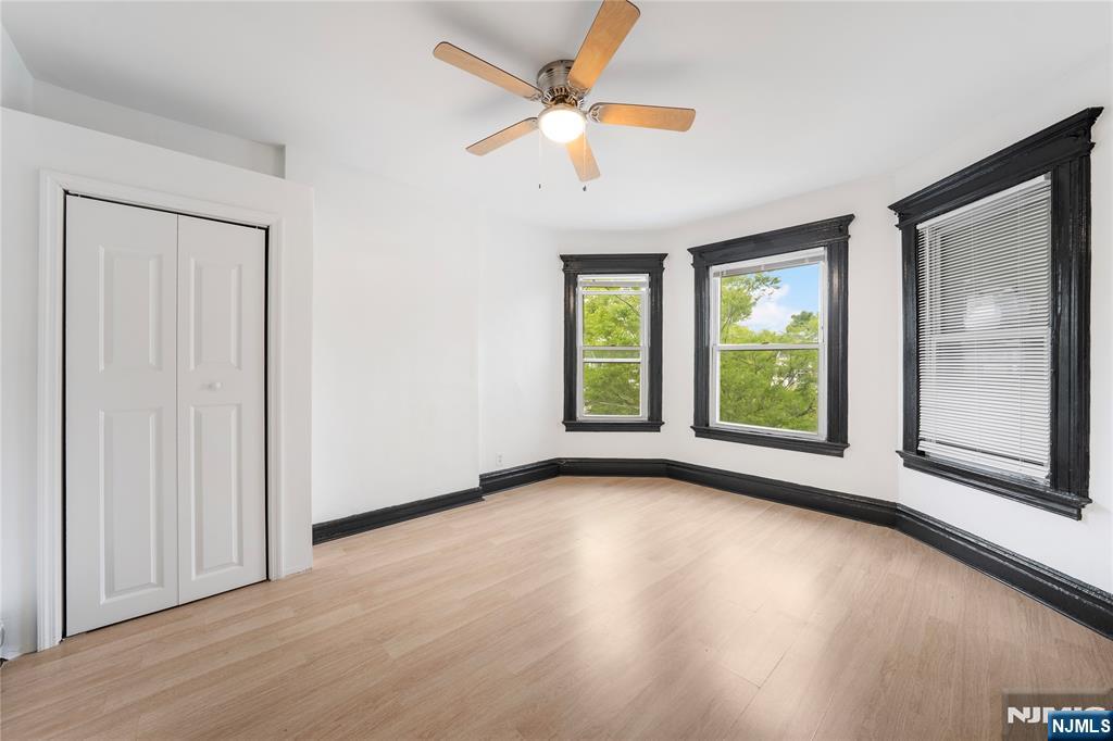 209 N 11th St 2, Newark, New Jersey - 3 Bedrooms  
1 Bathrooms  
5 Rooms - 