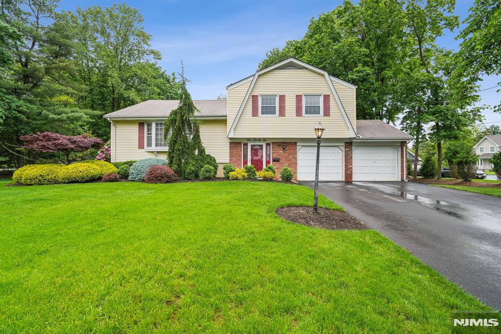 Property for Sale at 526 Cleveland Avenue, River Vale, New Jersey - Bedrooms: 3 
Bathrooms: 3 
Rooms: 7  - $829,000