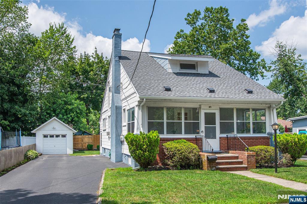 37 Hawthorne Avenue