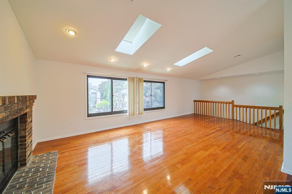 1437 John Street