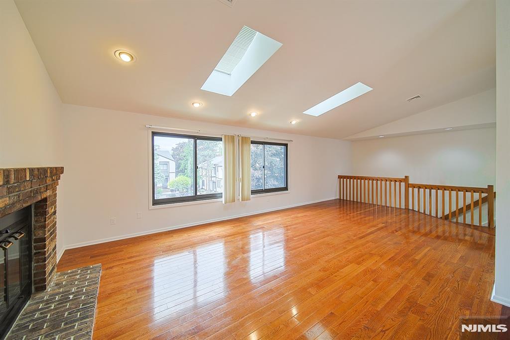 1437 John Street