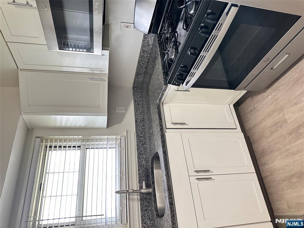 241 W Passaic St 17B, Rochelle Park, New Jersey - 1 Bedrooms  
1 Bathrooms  
3 Rooms - 