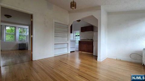 Photo of 107 Romaine Pl #5, Leonia, NJ 07605 (MLS # 25030771)