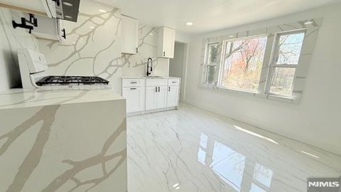 Photo of 589 Eder Ave, Franklin Lakes, NJ 07417 (MLS # 25013180)