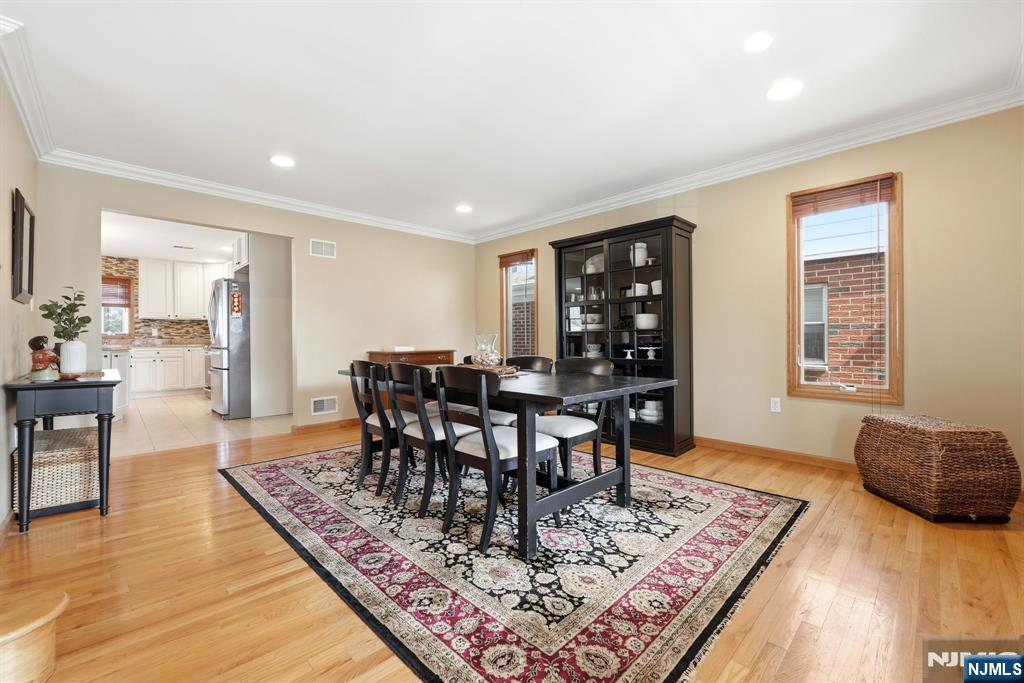 16 Arlington Boulevard