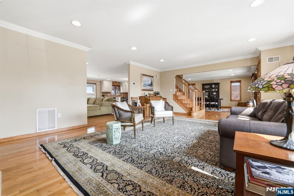 16 Arlington Boulevard