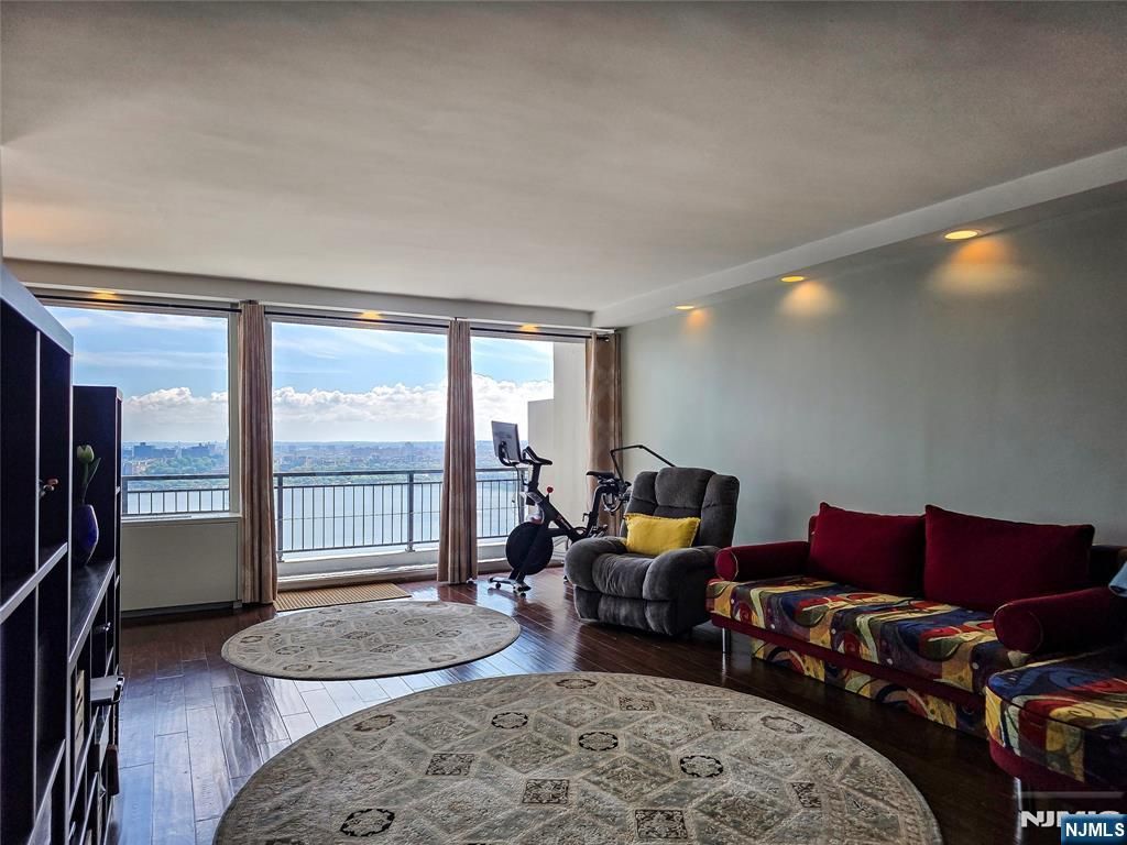 Photo of 2 Horizon Road #1422, Fort Lee, NJ 07024 (MLS # 25031506)