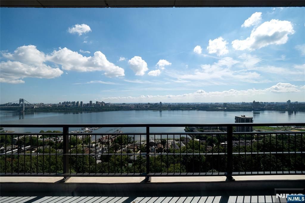 Photo of 2 Horizon Road #1422, Fort Lee, NJ 07024 (MLS # 25031506)
