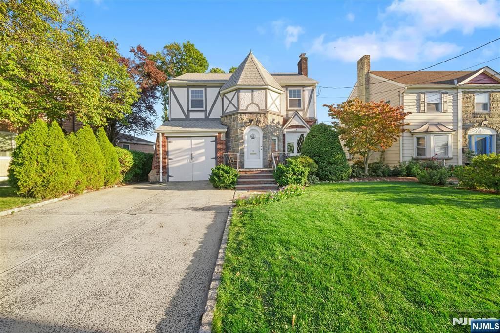 Photo of 6 Belmohr Street, Belleville, NJ 07109 (MLS # 25036948)