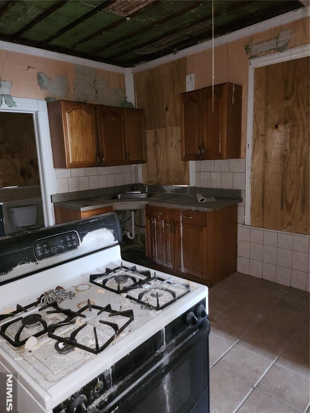 Photo of 31 Highland Avenue, Passaic, NJ 07055 (MLS # 26008458)