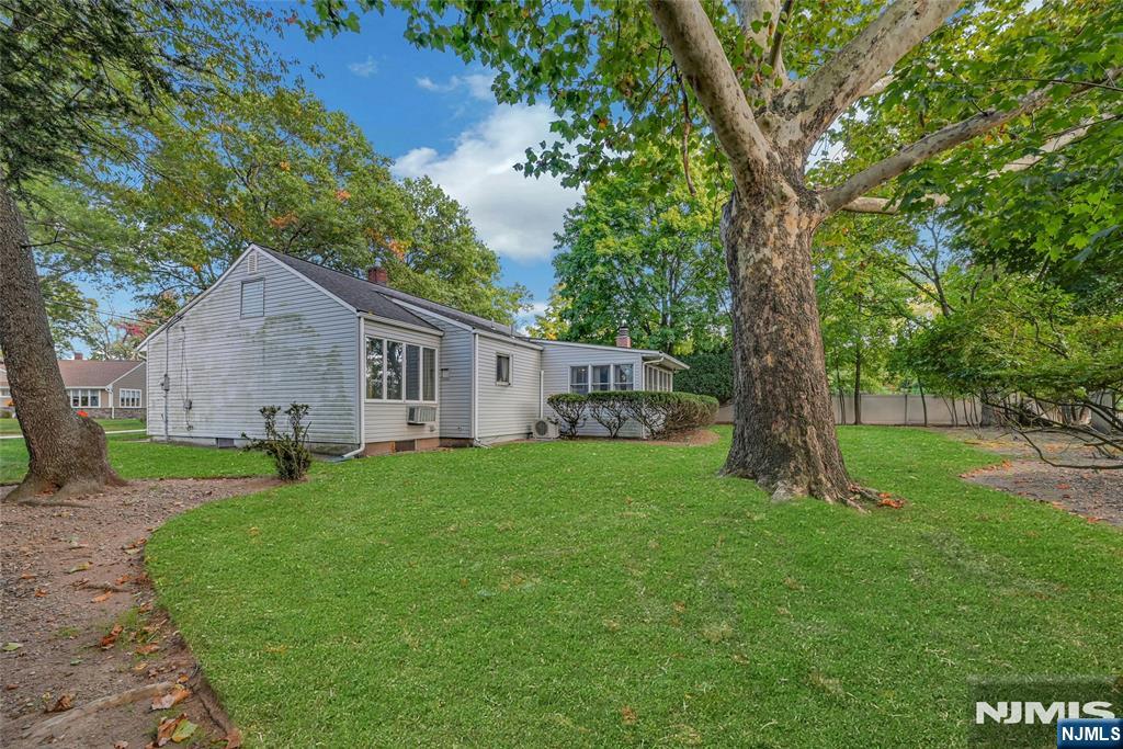 12 Pitcairn Avenue