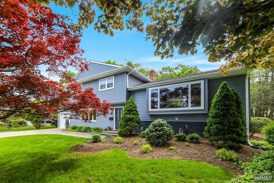 FABULOUS EAST HILL, MODERN HOME ON A PICTURE PERFECT PROPERTY 100X150. FEATURES LOFT LIKE OPEN SPACE LIVING ROOM WITH VAULTED CEILINGS, DINING ROOM, AND LARGE EAT-IN KITCHEN,FAMILY RM , OFFICE/BEDROOM, LAUNDRY ROOM AND A POWDER ROOM.2ND FLOOR HAS A PRIMARY BEDROOM/BATH, 2 ADDITIONAL BEDROOMS AND A FULL BATH. MATURE LANDSCAPING AND FINISHED BASEMENT COMPLETE THIS HOME. TRULY A RARE FIND-HURRY TO SEE IT! ROOF AND SIDING ONE YEAR YOUNG!