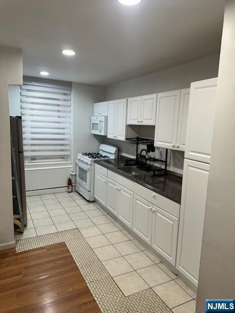 Photo of 900 River Rd #2A, Edgewater, NJ 07020 (MLS # 25037329) Photo of 900 River Rd #2A, Edgewater, NJ 07020 (MLS # 25037329)