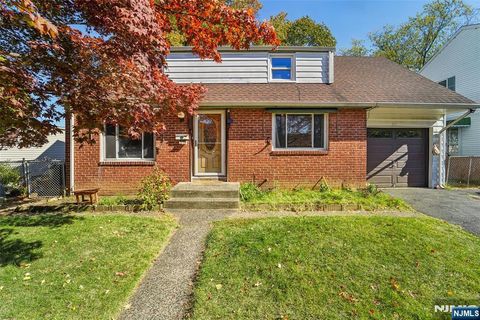 Photo of 25 Clinton Park Drive, Bergenfield, NJ 07621 (MLS # 25029838)