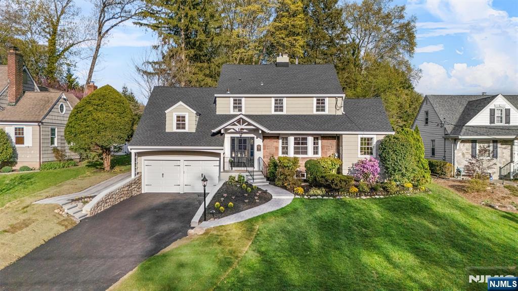 Property for Sale at 44 Edgewood Drive, Ho-Ho-Kus, New Jersey - Bedrooms: 4 
Bathrooms: 4 
Rooms: 8  - $1,750,000