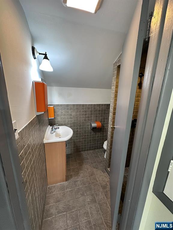 107 Stuyvesant Avenue 202