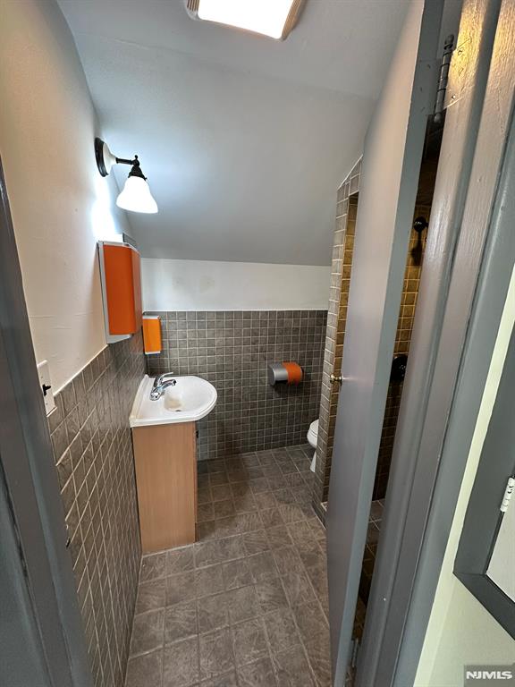 107 Stuyvesant Avenue 202