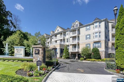 Photo of 175 Rochelle Avenue #321, Rochelle Park, NJ 07662 (MLS # 26019720)