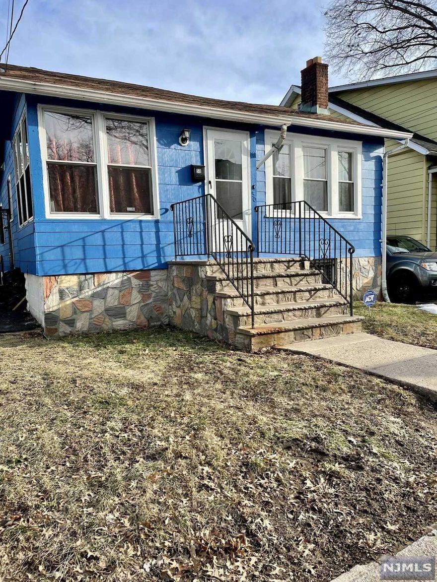 Beautiful, gorgeous and spacious renovated home located in a beautiful quiet area of Vailsburg Section. Open concept living, dining room and kitchen. Two bedrooms are spacious and a good size. Finished basement with an extra room that can be used as an office, den or bedroom. Extra storage space in the basement and a half bath. This is a great starter home or condo alternative.