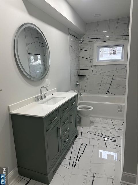MLS: 25016610