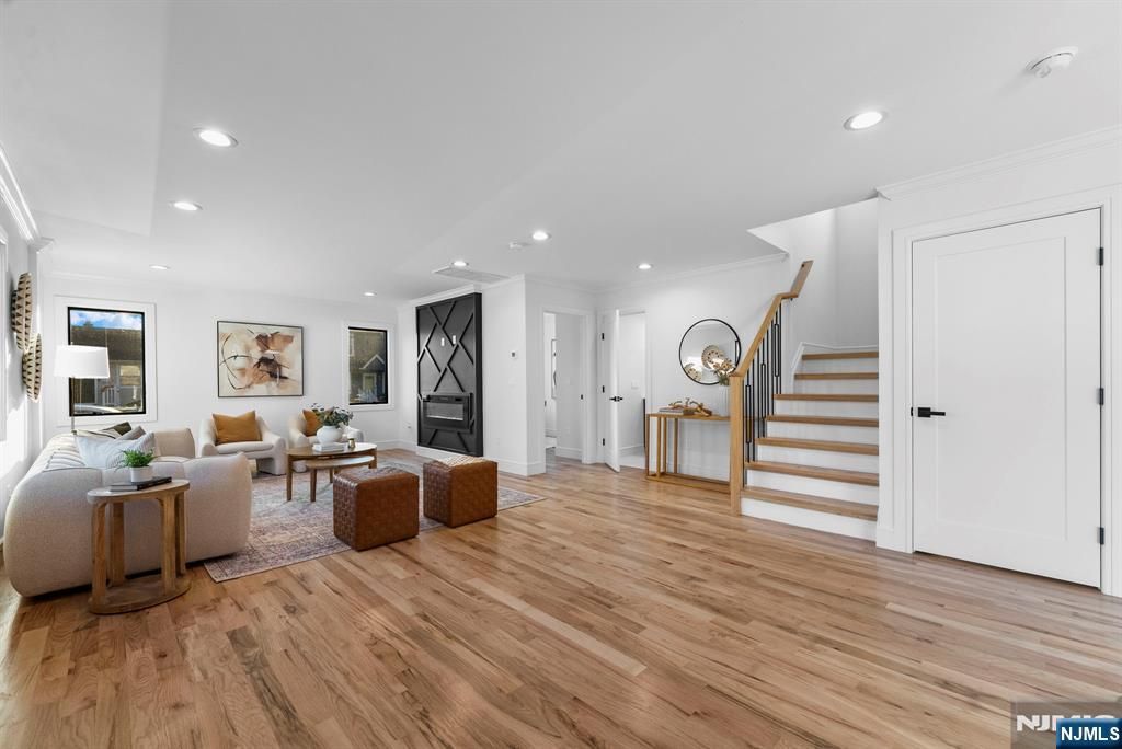 Photo of 4 Roosevelt Avenue, Totowa, NJ 07512 (MLS # 25039626)