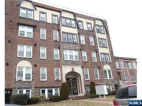 Photo of 411 Highland Ave #C5, Palisades Park, NJ 07650 (MLS # 26020199)