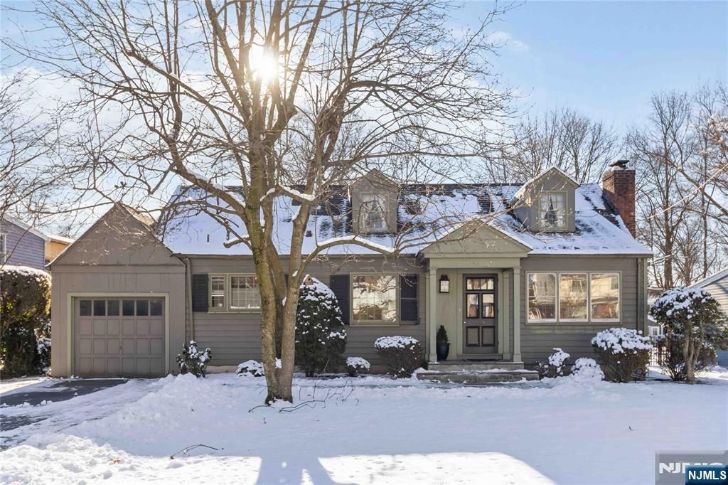 Photo of 524 Harristown Road, Glen Rock, NJ 07452 (MLS # 25044098)