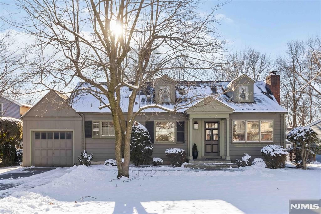 Photo of 524 Harristown Road, Glen Rock, NJ 07452 (MLS # 25044098)