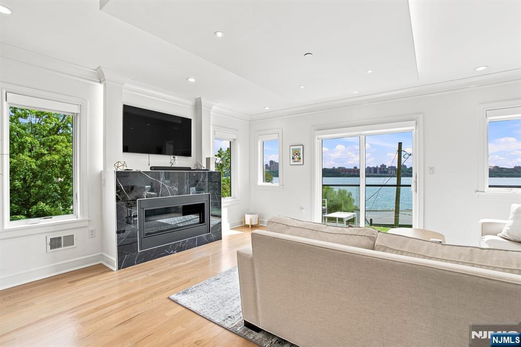 1439 River Road 1