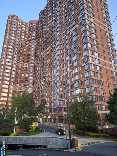 Photo of 100 Old Palisade Road #1402, Fort Lee, NJ 07024 (MLS # 25035202)