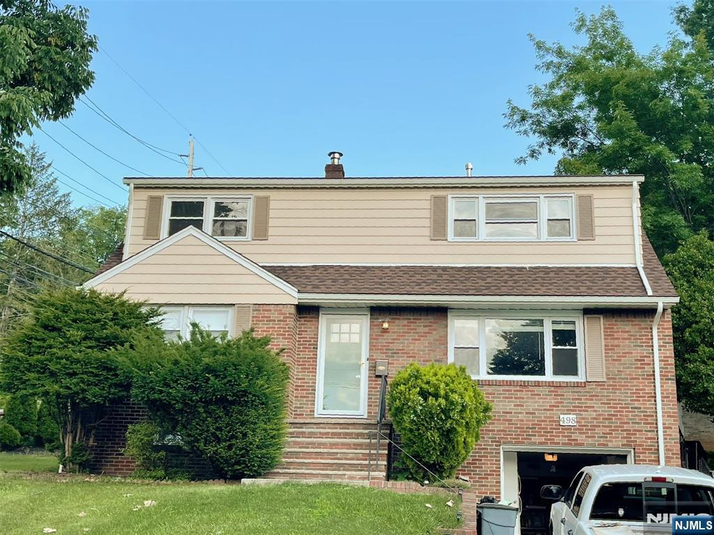 Rental Property at 498 Chestnut St 2, Ridgefield, New Jersey - Bedrooms: 2 
Bathrooms: 1 
Rooms: 5  - $2,450 MO.