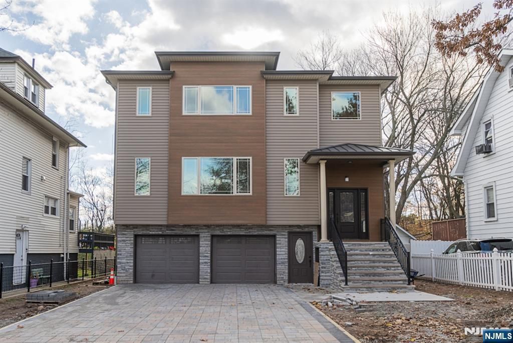 Photo of 25 Winant Avenue, Ridgefield Park, NJ 07660 (MLS # 25042964)