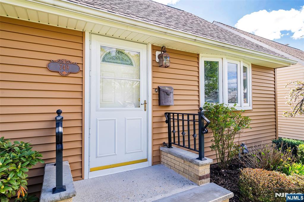 749 8th Street