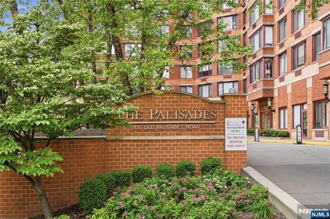 Photo of 100 Old Palisade Road #1613, Fort Lee, NJ 07024 (MLS # 26020933)