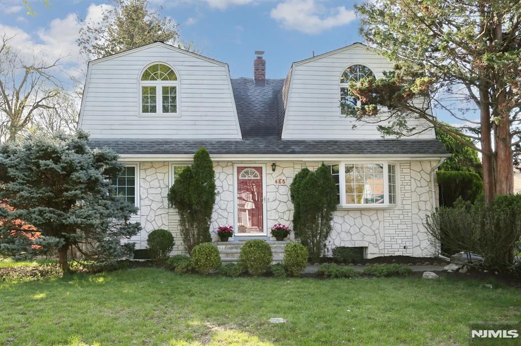 Property for Sale at 468 Berkshire Road, Ridgewood, New Jersey - Bedrooms: 4 
Bathrooms: 2 
Rooms: 8  - $839,000