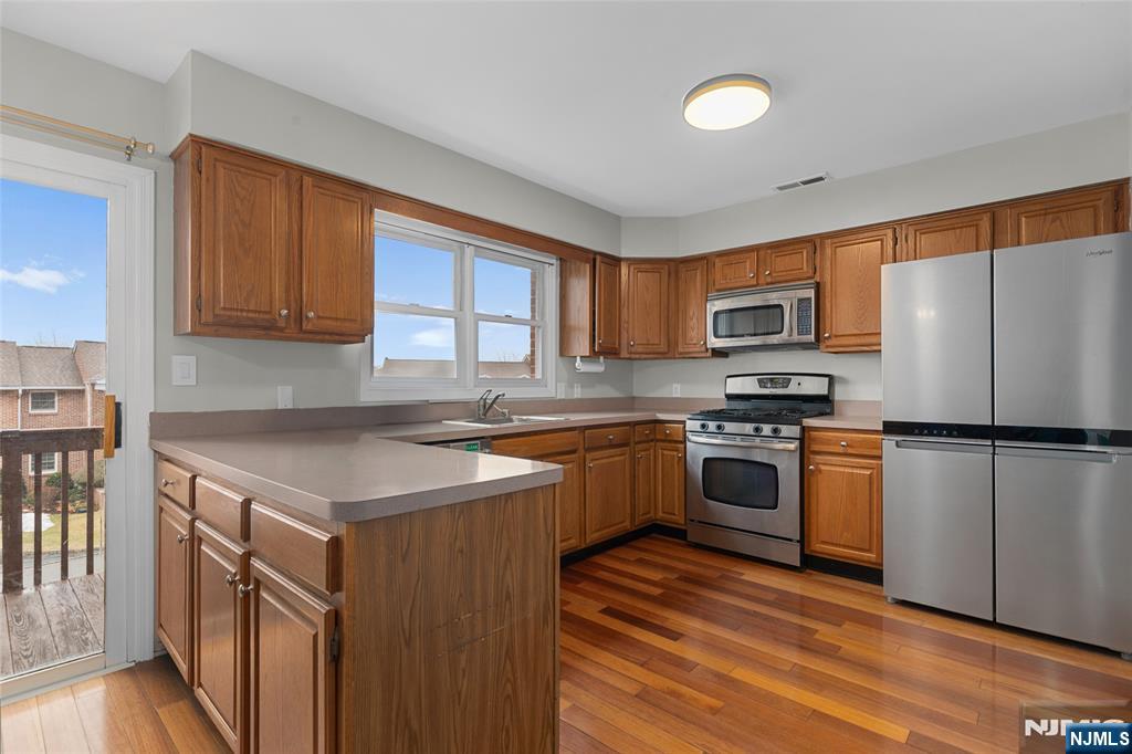Property for Sale at 22 Beacon Hill, Pompton Lakes, New Jersey - Bedrooms: 3 
Bathrooms: 3  - $499,999