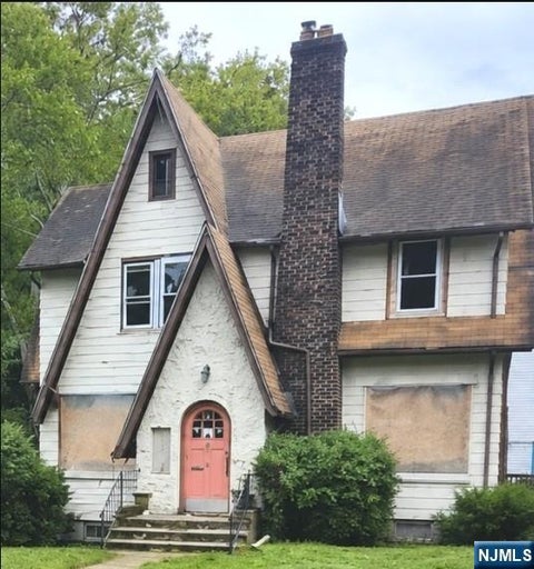 Photo of 52 Hillside AVE, West Orange, NJ 07052 (MLS # 26031773)