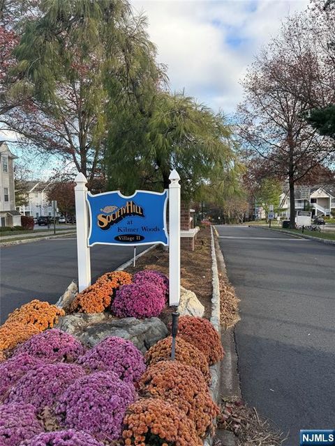 Photo of 686 Plum Ter, Mahwah, NJ 07430 (MLS # 25040961)