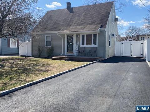 83 Burnside Place, Wanaque, NJ 07420 - MLS#: 25004781