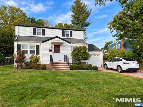 Photo of 35 Lexington Ave, Cresskill, NJ 07626 (MLS # 26040329)