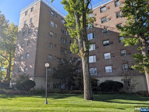 Photo of 2345 Linwood Avenue #LG, Fort Lee, NJ 07024 (MLS # 25038435)