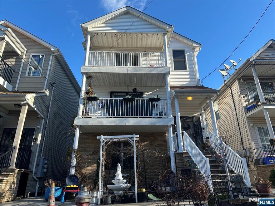 Vacant! Fully Renovated! All Utilities INCLUDED ! ONLY PAY The RENT! ! PLENTY OF PARKING! Huge 3 Bedroom, 2 Bathroom, Walk-in Closet, Laundry Room on same floor, hardwood floors, central heating, central air conditioning ! This has everything you need the only thing missing are your KEYS TO this Amazing PLACE! Make this your HOME TODAY!